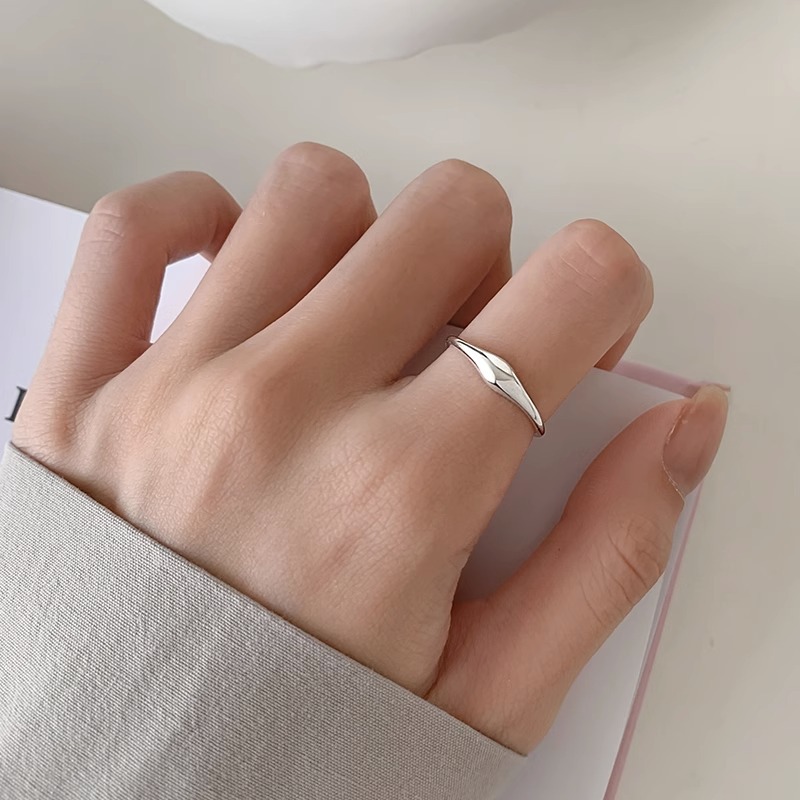 Fashionable and Minimalist Geometric Polka Dot Open-adjustable Ring for Women, with a Design-conscious Plain Hoop, Versatile for Daily Wear, Trendy and Elegant, Teardrop-shaped Gift
