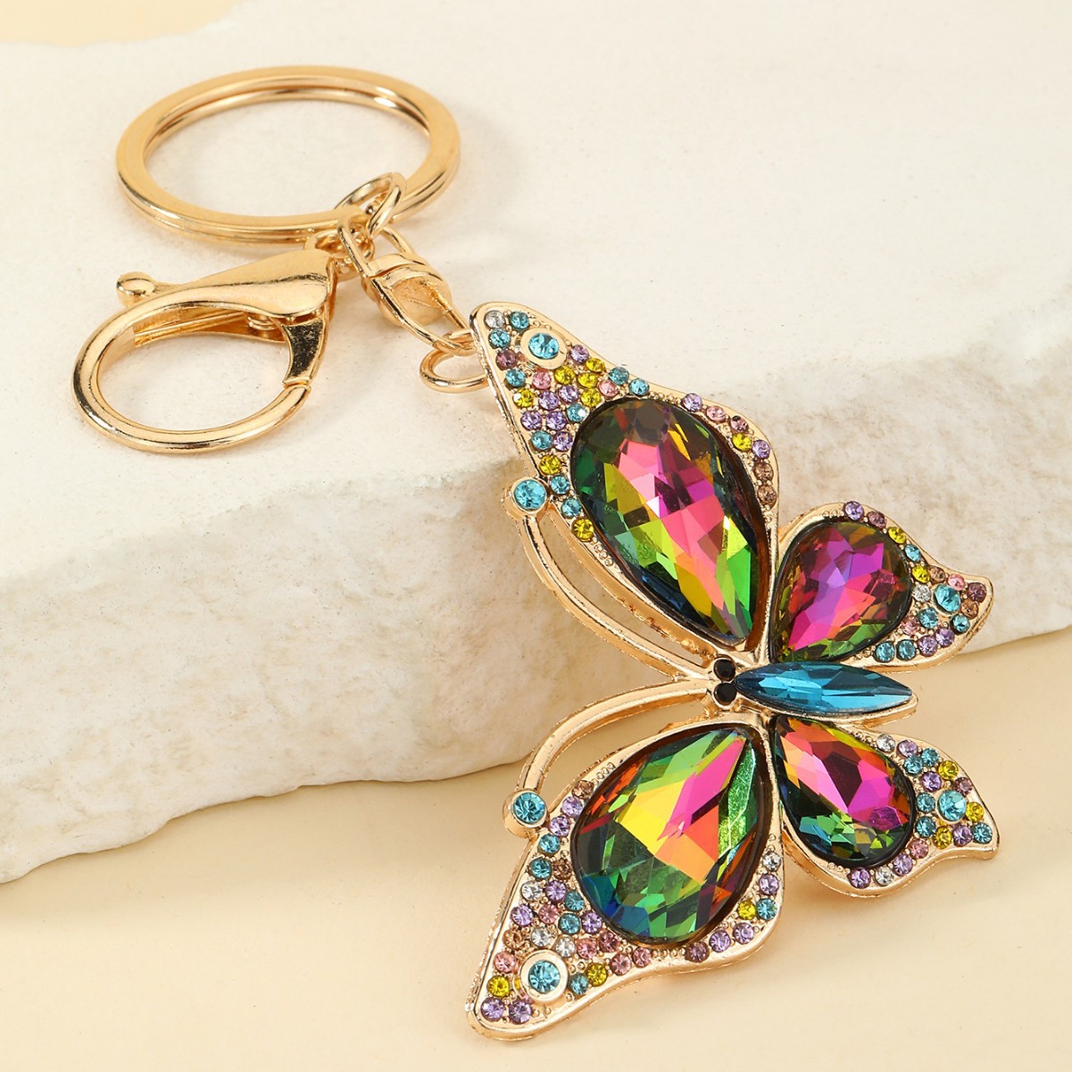 1pc Fashionable And Elegant Keychain, Personalized Design With Large Diamond Colored Heart Keychain, Suitable For Car Key, Luggage, Pendant Decoration And Gift , Affordable And Cost