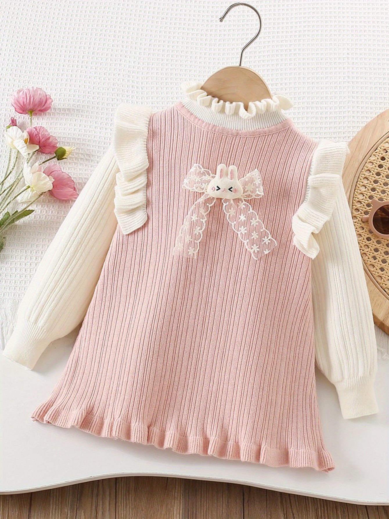 navy blue dress for baby girl How to dress in winter according to K-Pop idols? main image 0
