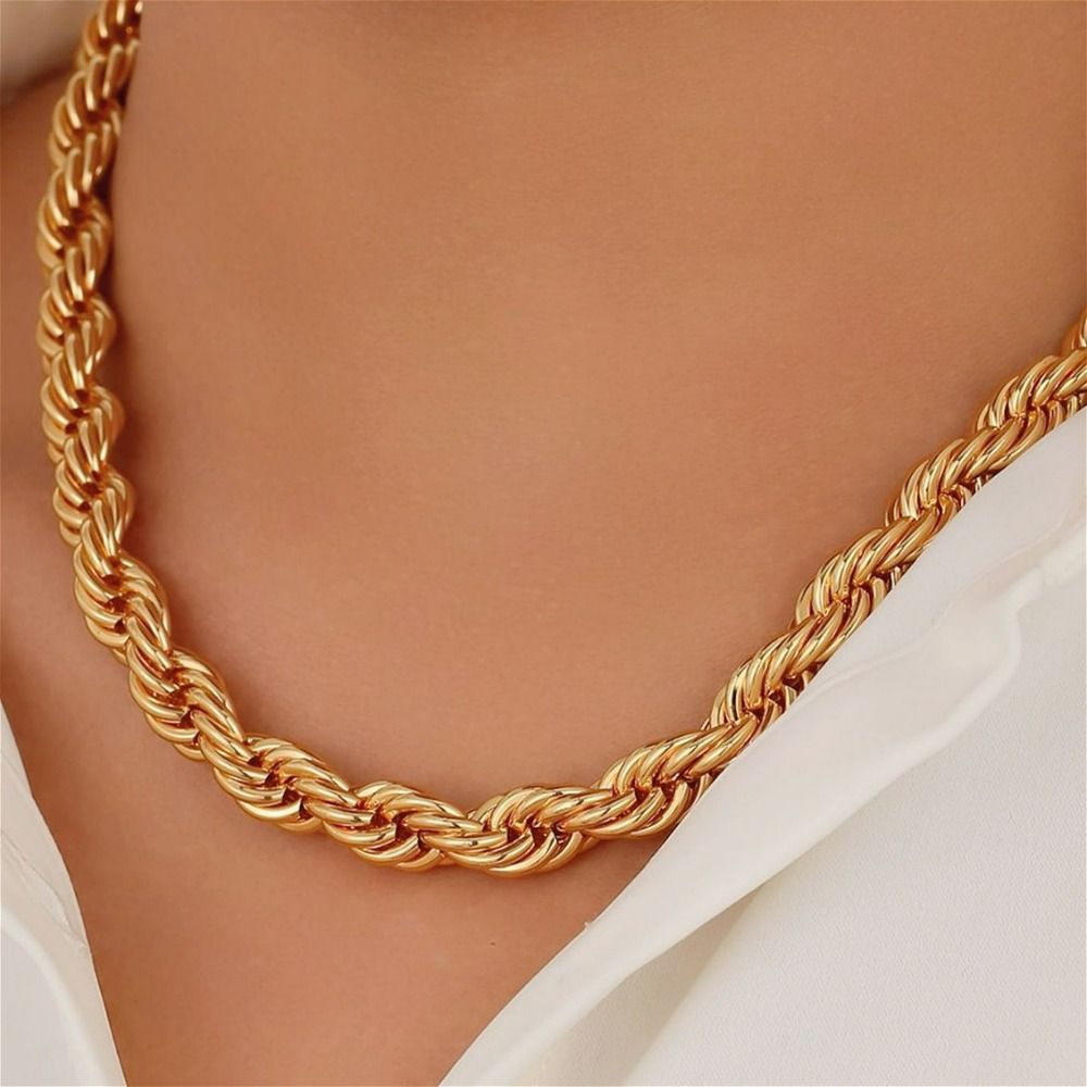 E-shop Stilvolle, leichte Luxus-Halskette aus Edelstahl mit klobiger, verdrehter Kette schlichtem verdrilltem Kettendesign. Vintage-Trend, für Damen