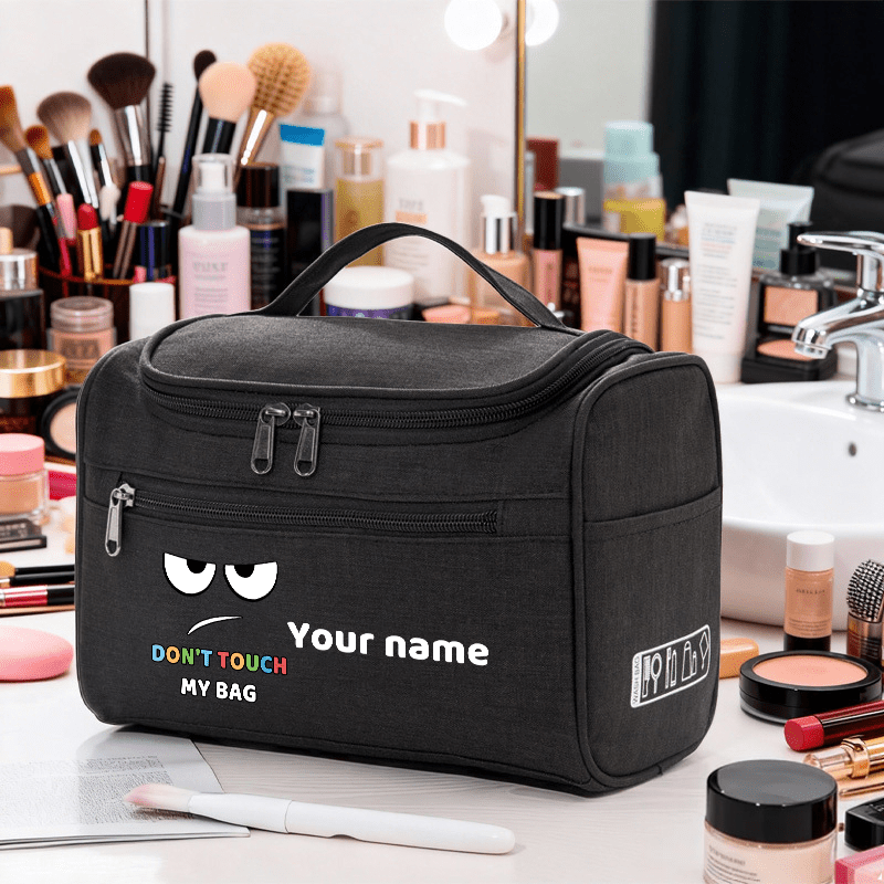 E-shop Kulturbeutel, personalisierbar mit Namen Segensbotschaft, mit wütendem Cartoon-Gesicht-Aufdruck „ “-Slogan. Erhältlich in mehreren Farben, mit