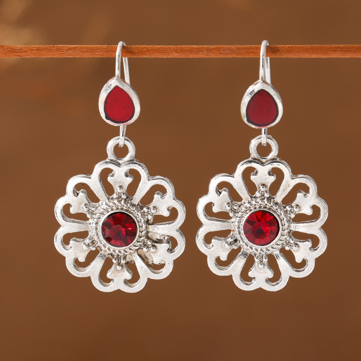 TEMU Retro Ethnic Style Hollowed Scrollwork -petal Red Synthetic Zirconia Flower Women's Pendant Ear Link Daily Activity Party Wear Women's Jewelry