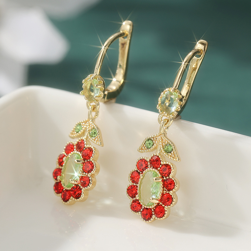 Women's Retro Two-Color Flower Pattern Pendant Earrings Set
