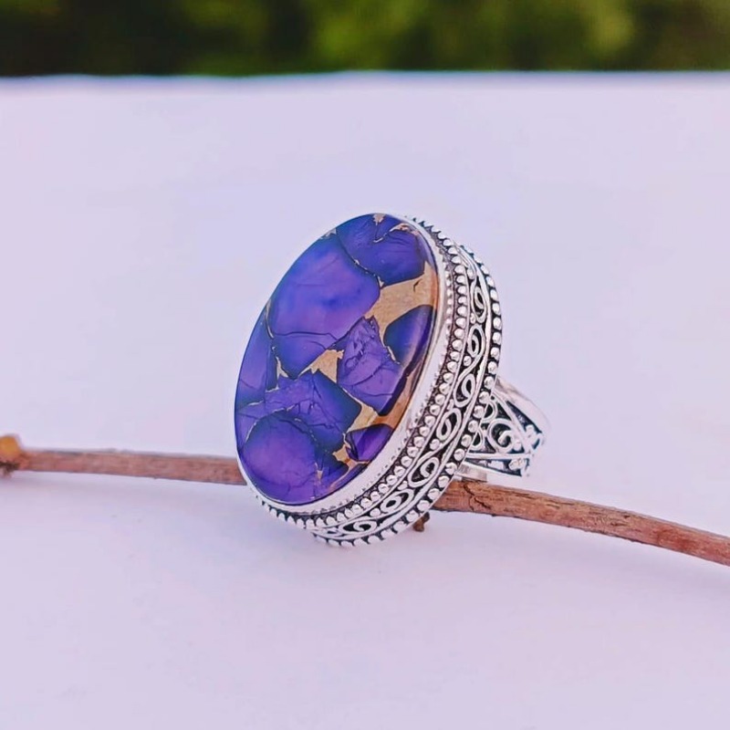 Women's Retro Oval-Shaped Carved Ring with Synthetic Turquoise
