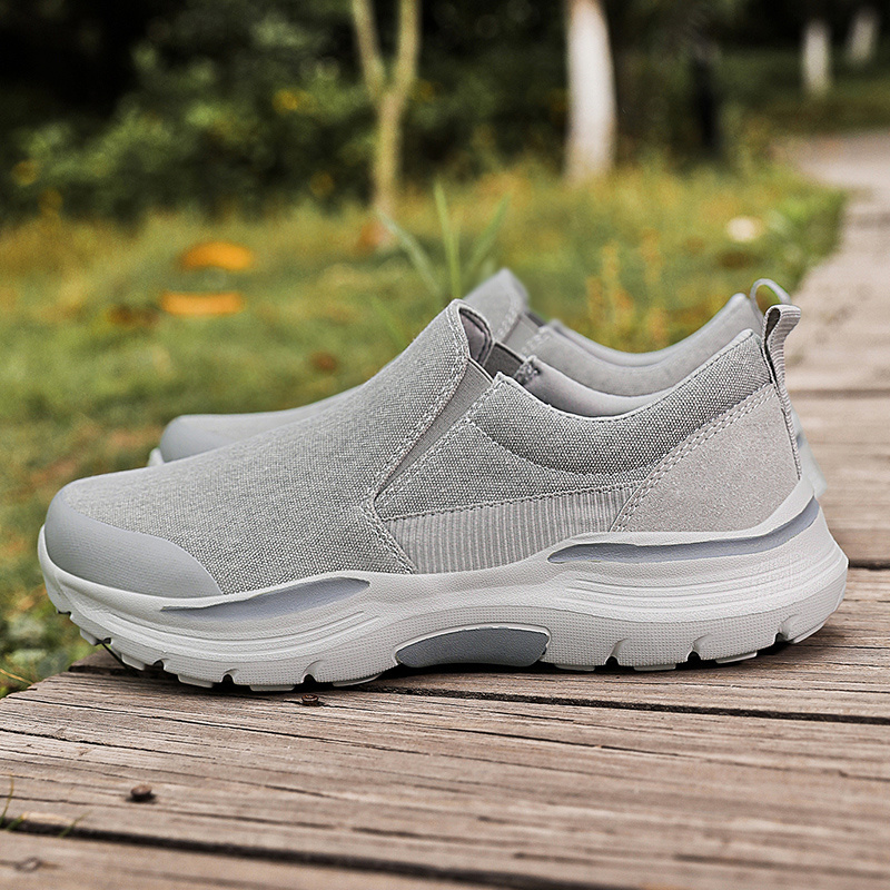 HLE Men’s slip-on canvas shoes LE