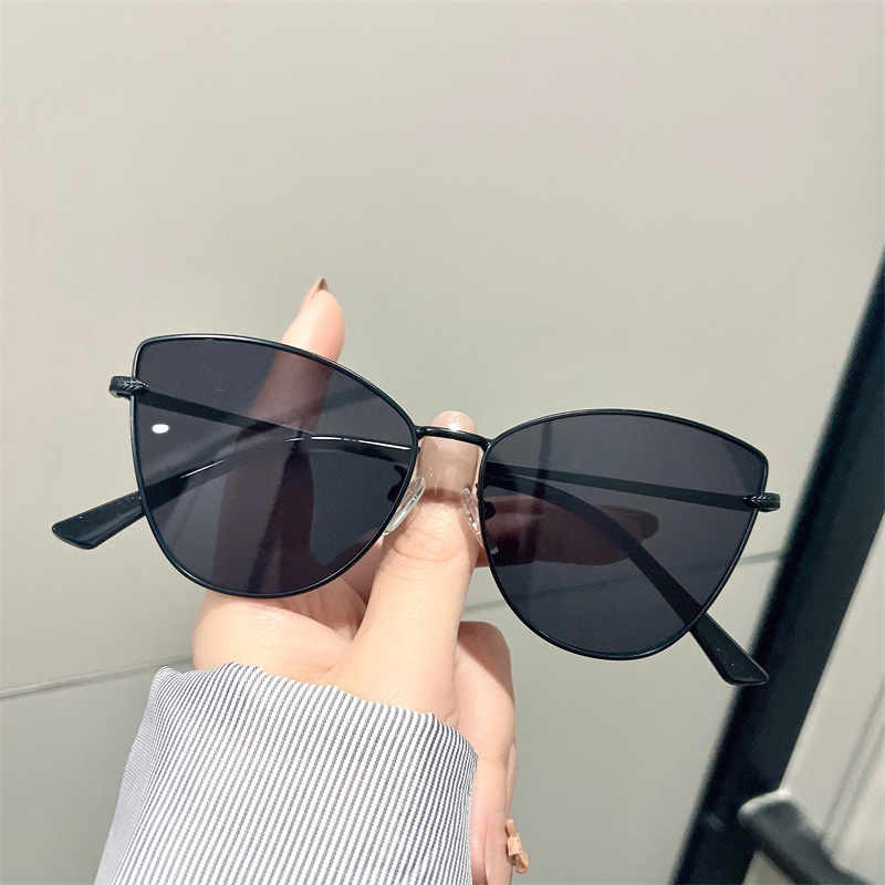 Vintage Cat Eye Sunglasses For Women Small Metal Chain Sunglasses Elegant  Eyeglasses Trend Fashion Shades - Temu