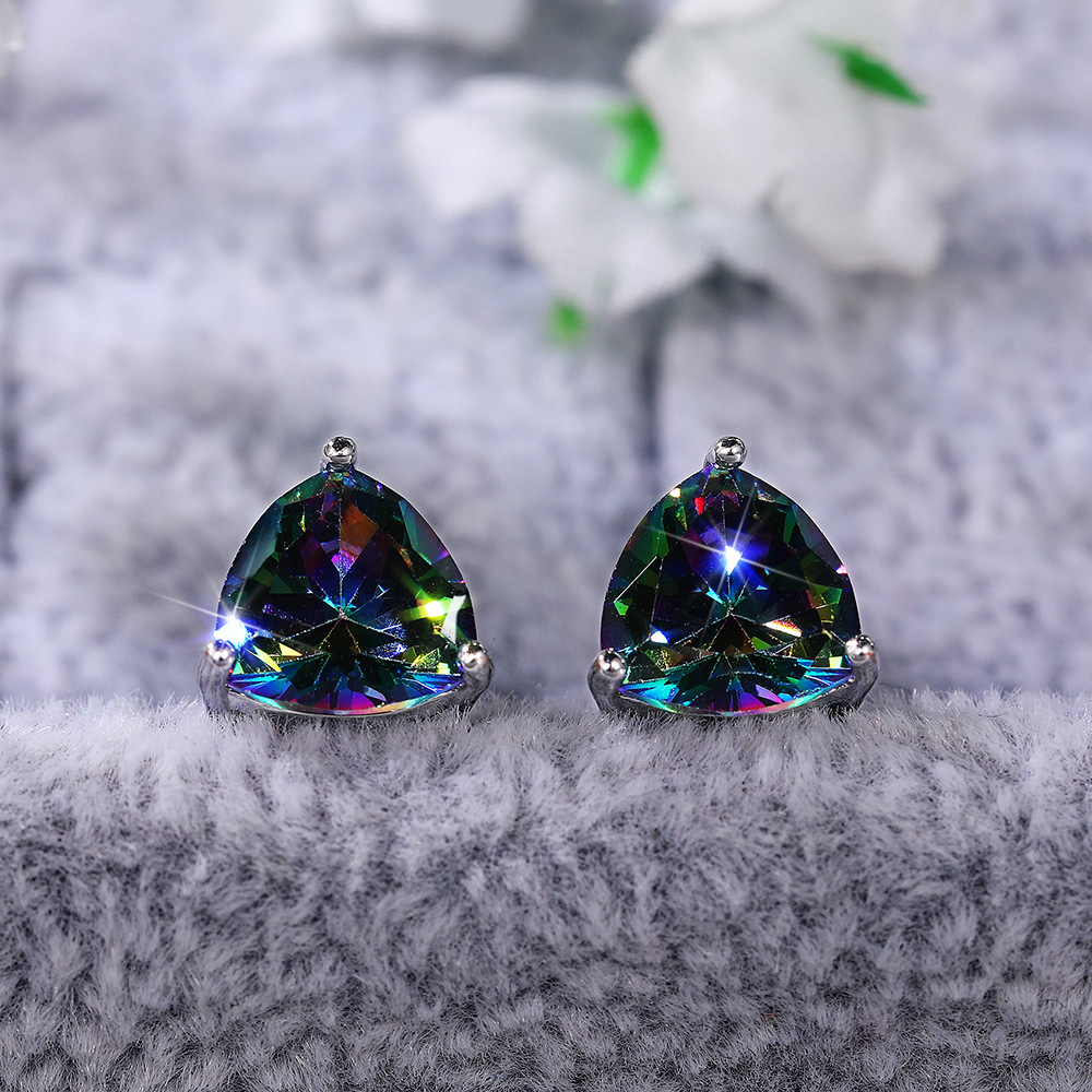 

Boucles d'oreilles clous en zircone taille triangle 3 griffes 18K plaqué or cuivre bijoux d'oreille décorations