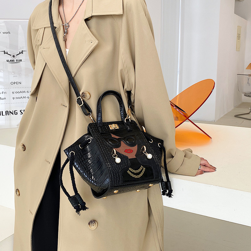 Women's Trendy Versatile Small Crowd Shoulder Bag