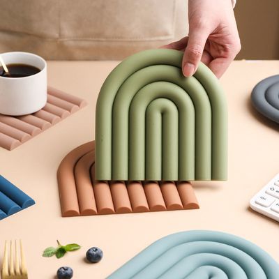 1pc/2pcs Silicone Trivets For Hot Pots And Pans, Household Stylish And Aesthetic Heat Insulation Pad, High Temperature Resistant Silicone Anti-scalding Pad Table Mat, Simple Table Mat Household Coaster Casserole Mat Plate Mat