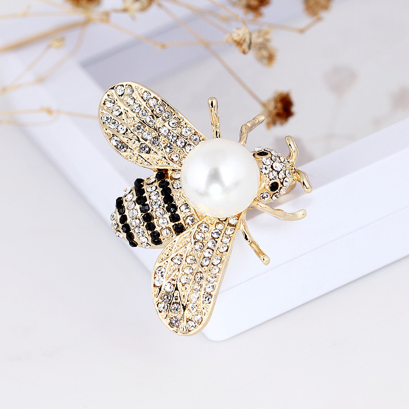 Elegant Rhinestone Pearl Bee Alloy Brooch for Women Men Fashion Lapel Pins  Backpack Clothing Jewelry Accessories Gift