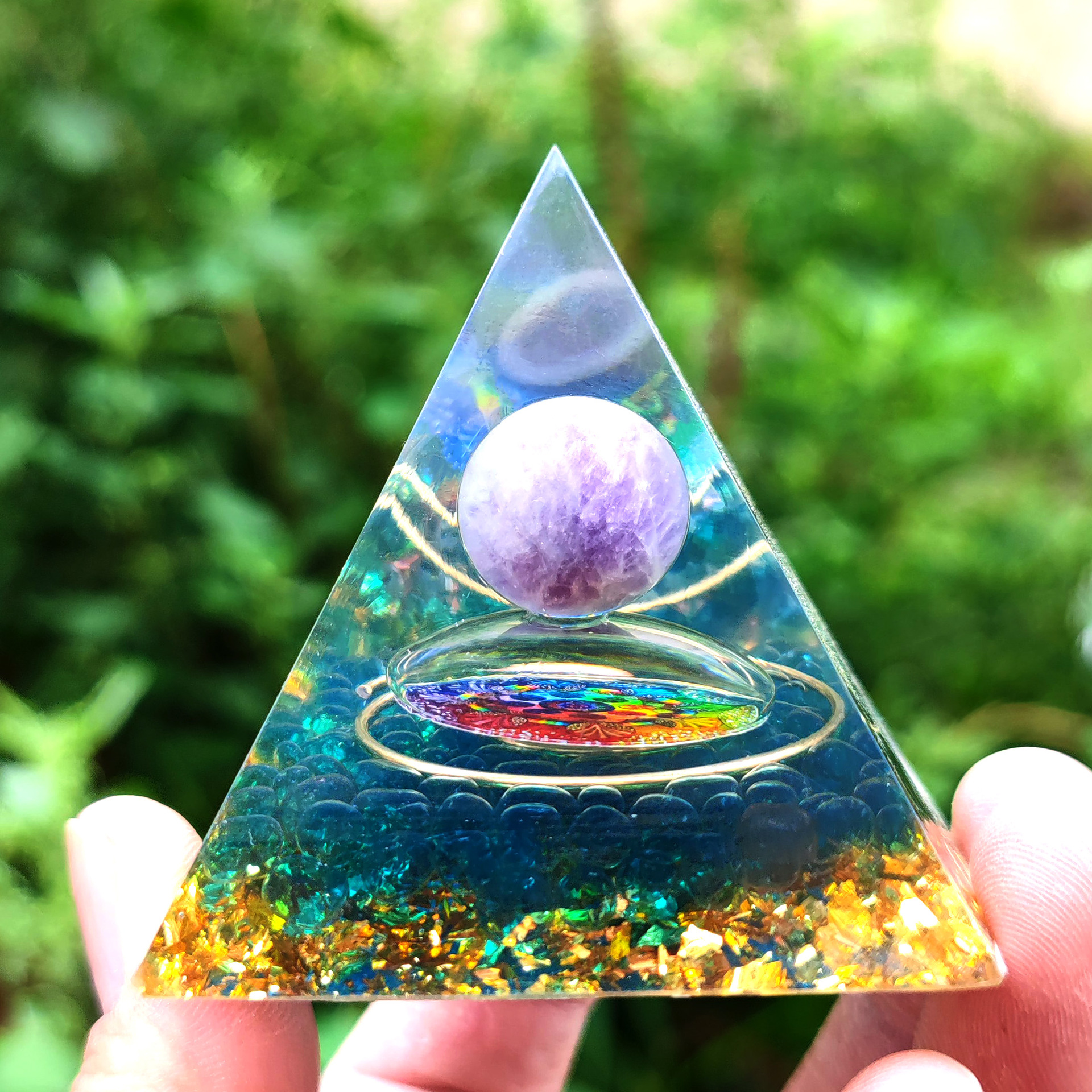 Piramide energetica cristallo di ametista orgonite fatta a mano