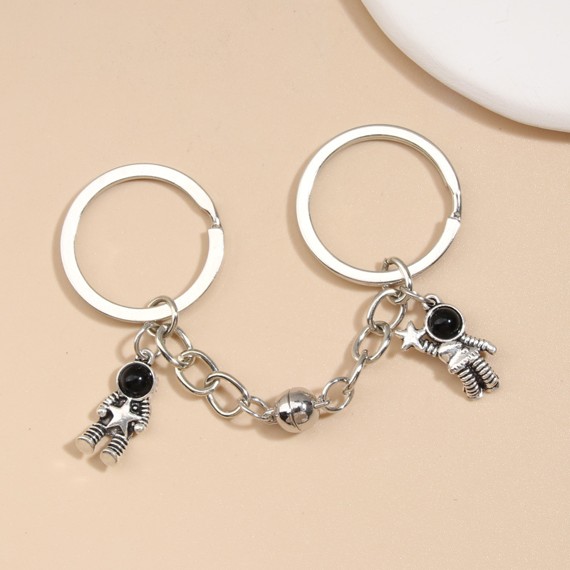 2pcs Magnetic Astronaut Charm Keychain Accessories Pendant Bag Charm Key  Ring