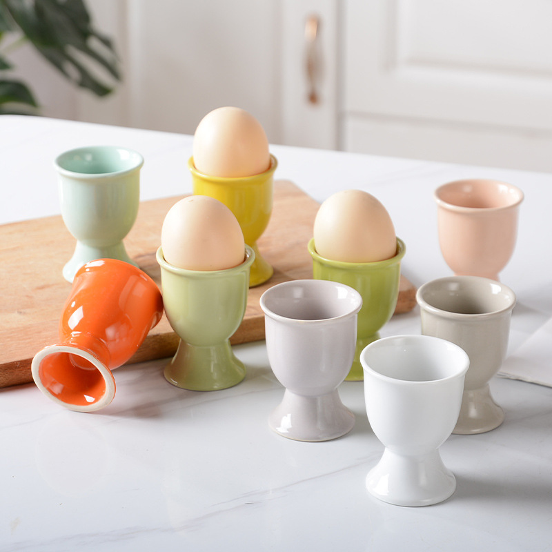 Hedume Juego de 8 hueveras de cerámica con base, tazas de porcelana con  base, tazas de huevo cocido suave, soportes de huevos de cerámica para  huevos duros : : Hogar y Cocina