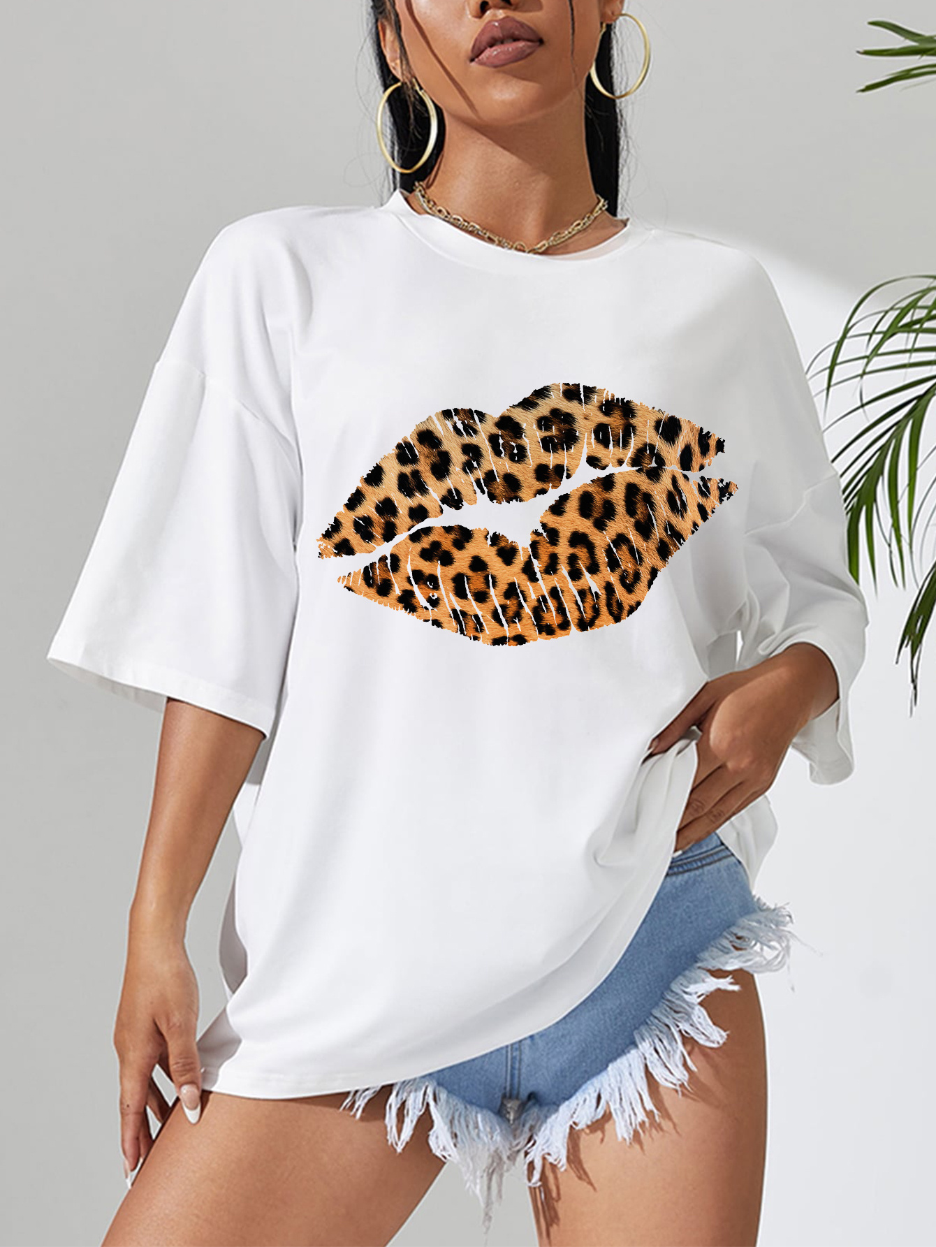 Plus Size Casual T-shirt, Women's Plus Leopard Lip Print Short