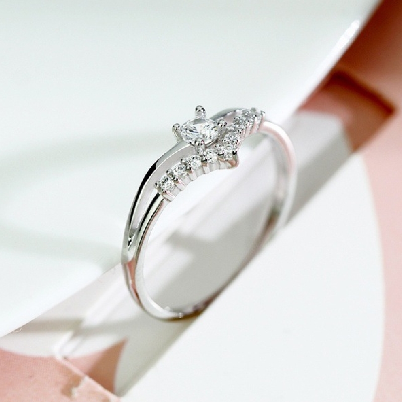 V Shaped Sparkling Zirconia Ring, Heart Wedding Jewelry