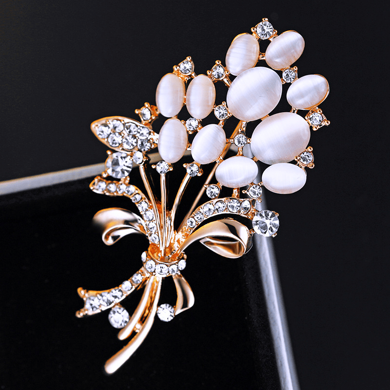 Cheap Fashion Flowers Brooch Scarf Buckle Bouquet Rhinestone Scarf Clips  for Women Jewelry