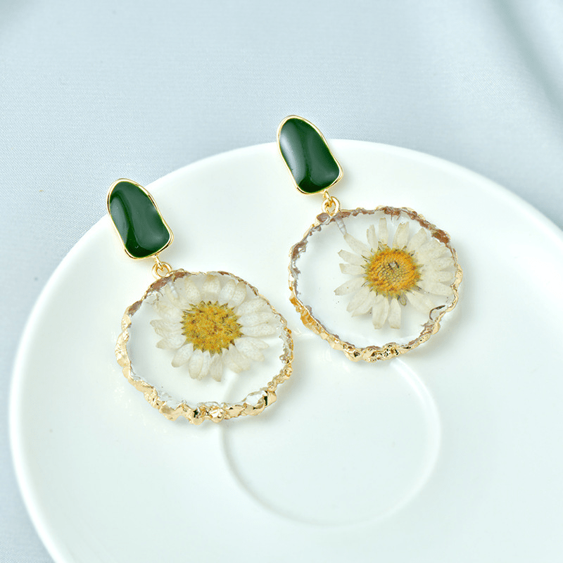 Daisy Earrings | Pressed Flower in Resin | Whole Flower Earrings