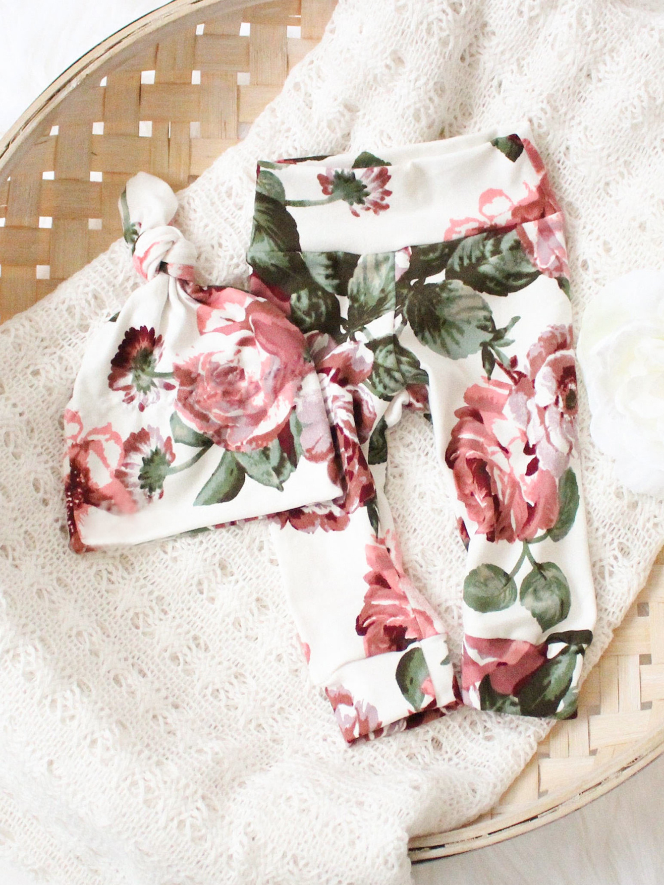 The Cutest Floral Pants  Floral pants, Floral pants outfit