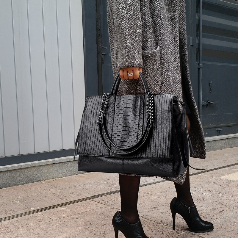 Women's Black Leather crossbody Medium bag