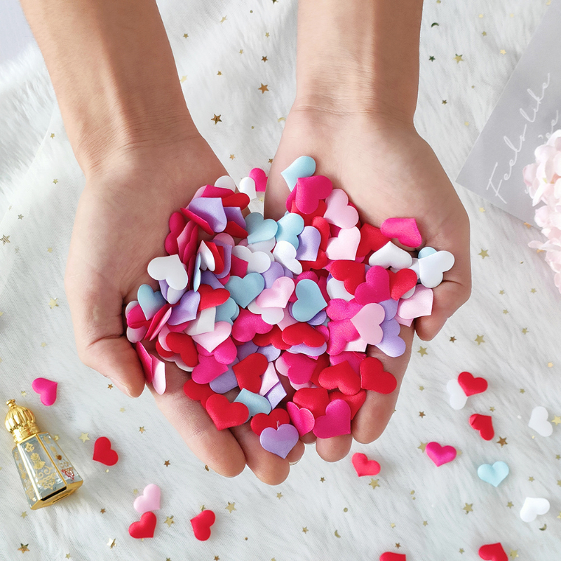 400 Pcs Valentine's Day Vase Filler Beads Mini Acrylic Heart Ornaments Mini  Lips Mini Rose Flower Beads Table Scatter for Valentine's Day Engagement