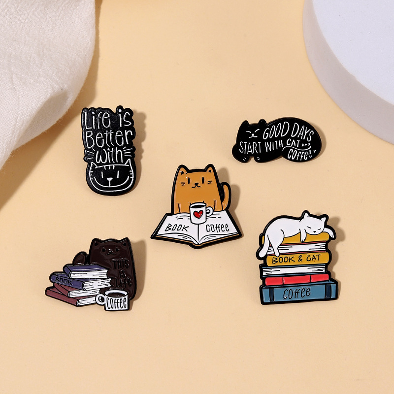 Reading Cat Lazy Brooch