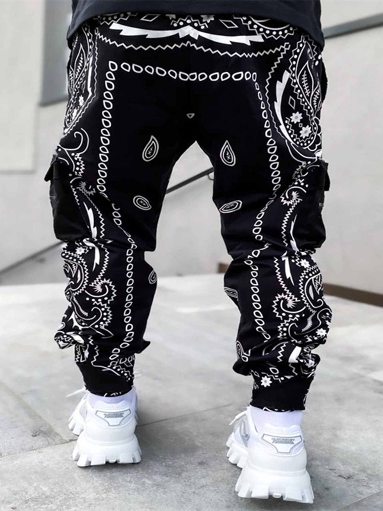 Black Designer Cargo Sweatpants  Black sweatpants, Street wear urban,  Sweatpants