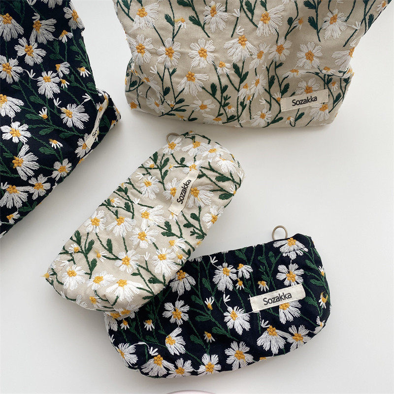 Ladies make-up bag small bag embroidered daisies flowers Korea travel wash  bag canvas beauty make-up box storage box pencil box