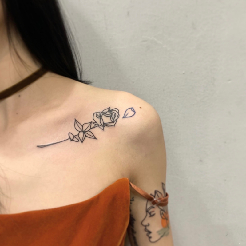 1 Foglio Di Adesivi Per Tatuaggi, Motivo Di Rosa E Petalo, Tatuaggi  Temporanei Impermeabili Che Durano Da 2 A 7 Giorni Per Donne E Uomini