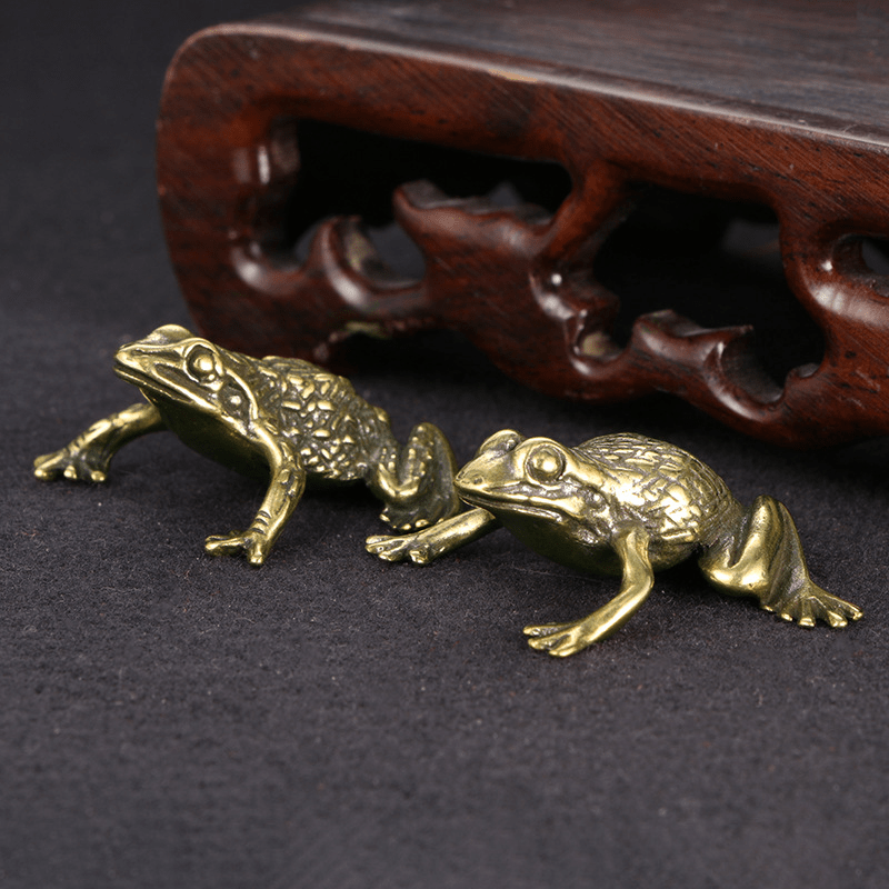 Brass Animal Figurines,Vintage Brass Frog Small Statue Desktop Ornaments  Antique Tea Pets Collections Home Decoration for Living Room Animal  Figurines : : Home
