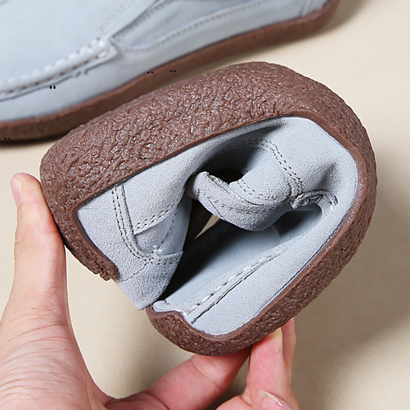 Women's Solid Flat Shoes Comfortable & Lightweight Slip On Shoes