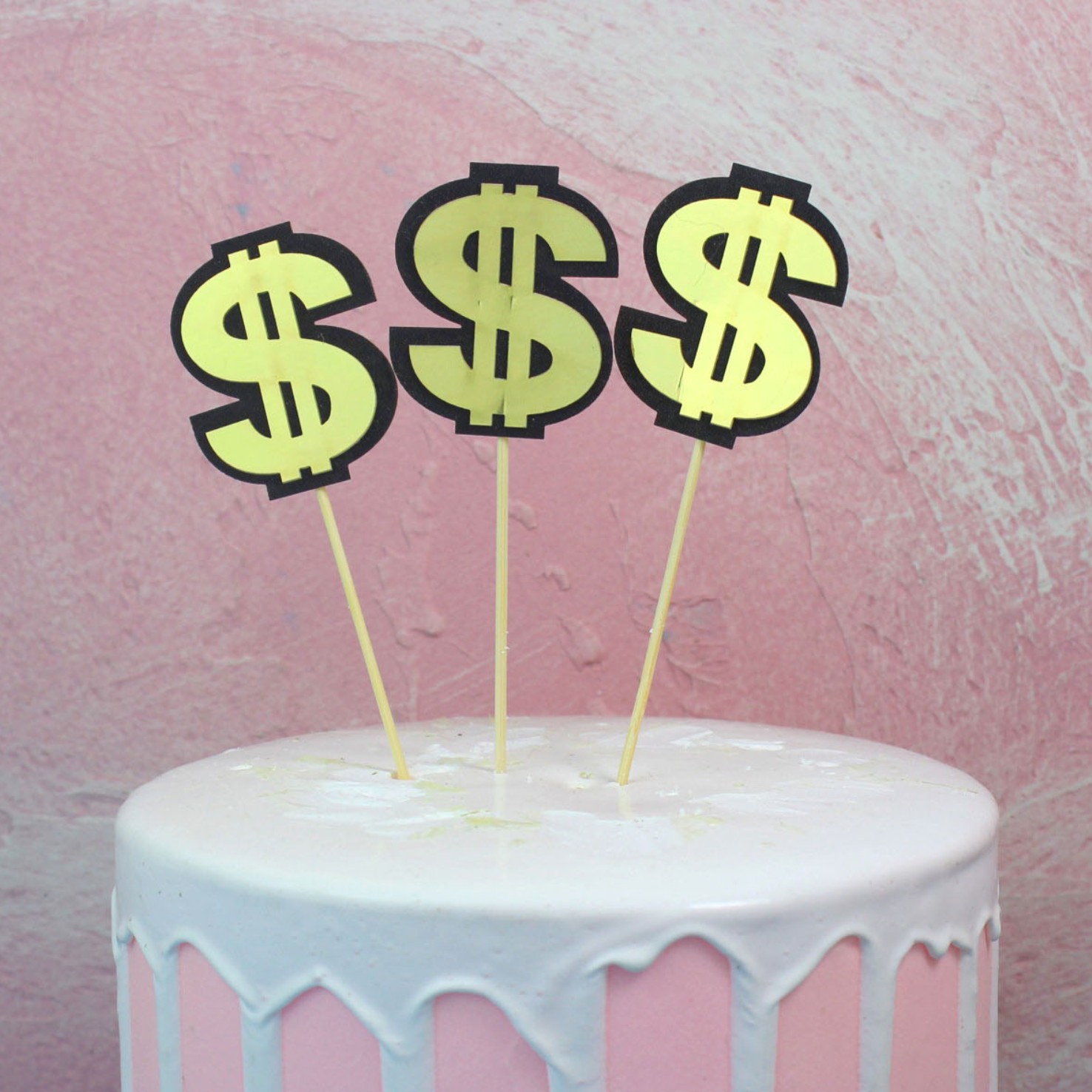 Gucci Bag of Money - Decorated Cake by Duzant - CakesDecor
