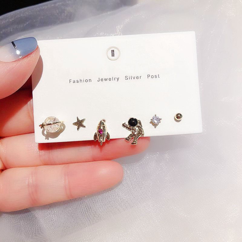 Space clearance earring set