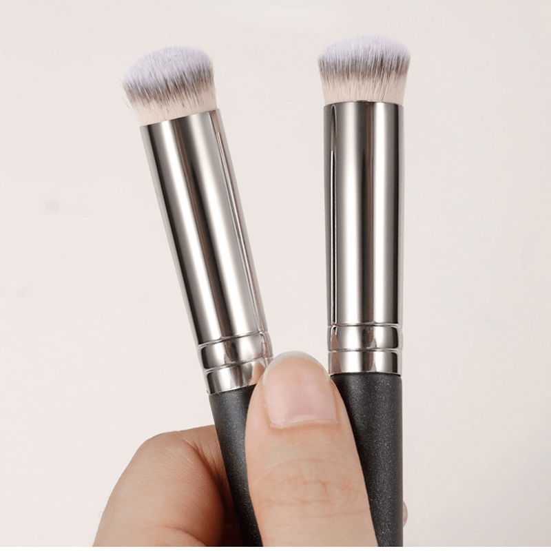  Camellia Smooth Canvas Concealer Brush