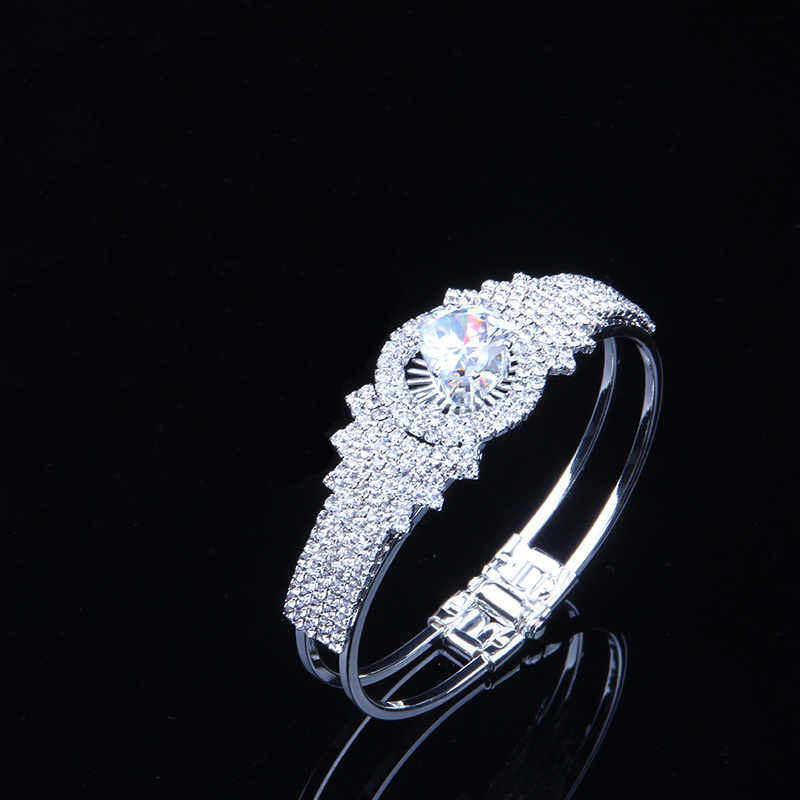TEMU Bracelet de luxe en strass, fermoir en fer, entièrement pavée, bijou de mode pour un usage , accessoire toutes saisons