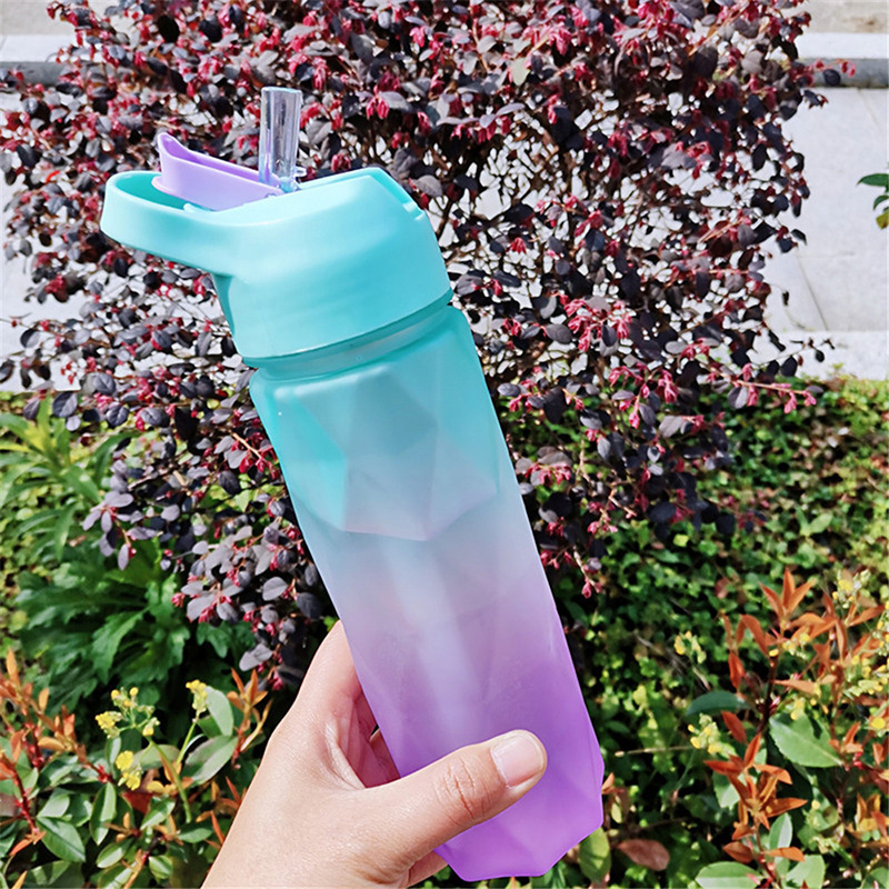 Fashionable Gym Sports Leak-Proof Student Plastic Water Bottle with Straw -  China Plastic Bottle and Water Bottle price