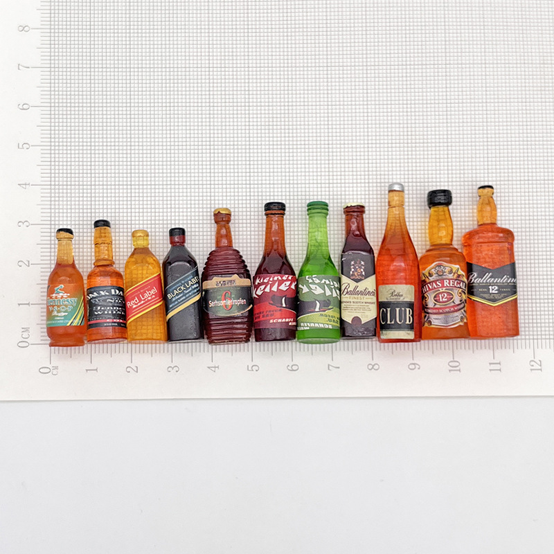 840+ Mini Botellas De Alcohol Ilustraciones de Stock, gráficos