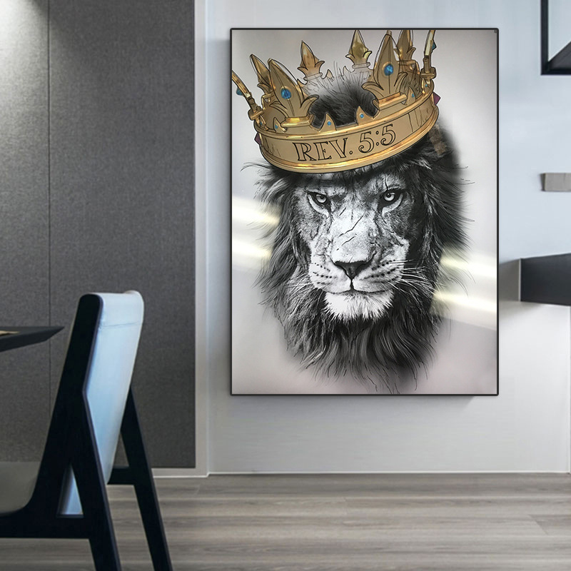 lion wearing crown art