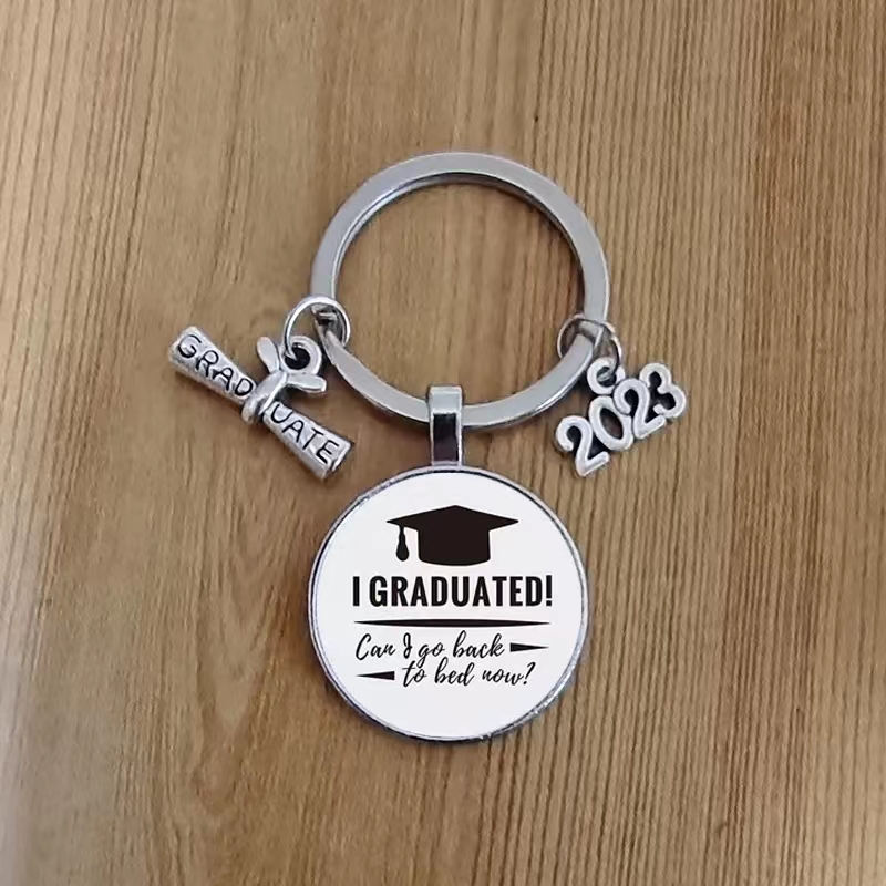 Regalos para colegios: llaveros personalizados - Seriandaluza