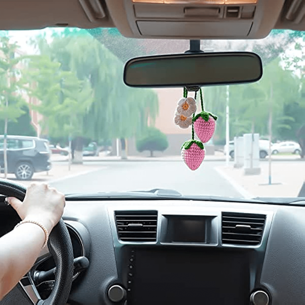 Acheter Mignon fraise Crochet voiture miroir suspendu accessoires  esthétique voiture rétroviseur intérieur charme fait à la main tricoté rétroviseur  pendentif ornement