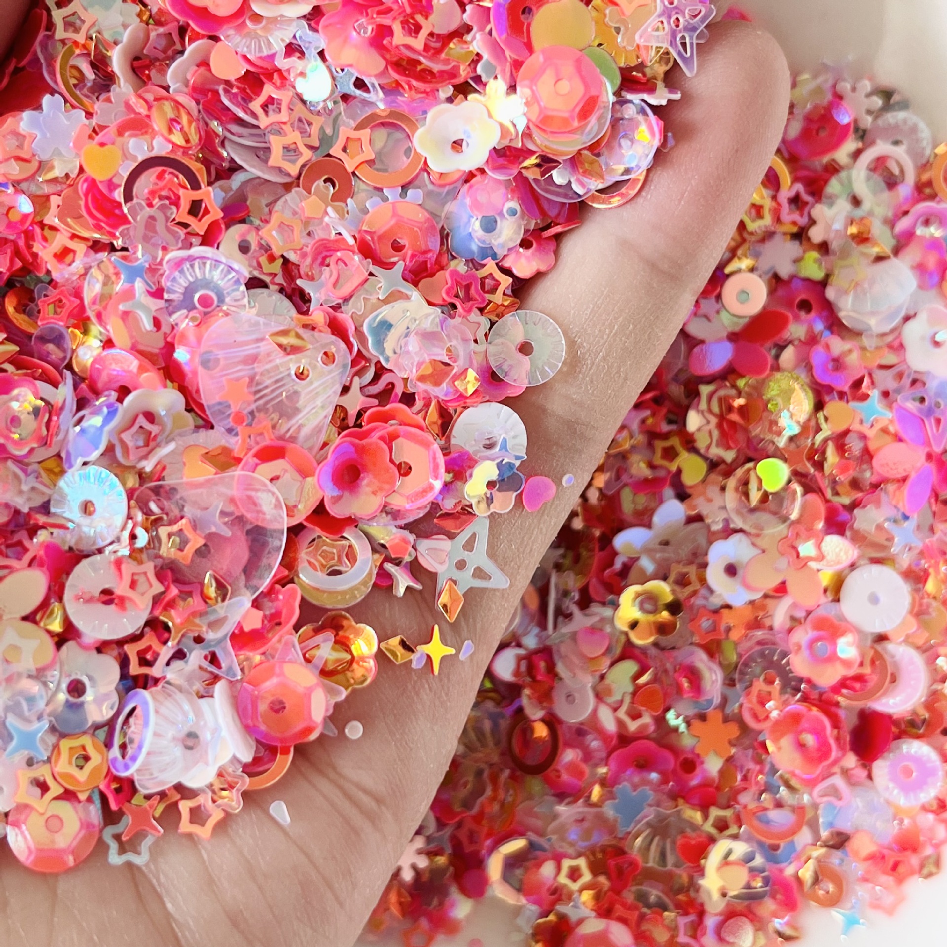 3000 Pieces Sequin Kit Paiettes Sequins Craft Loose Sequins Cup Iridescent  Spangles for DIY Crafts Making Sewing Sticking Threading Shiny Decorative