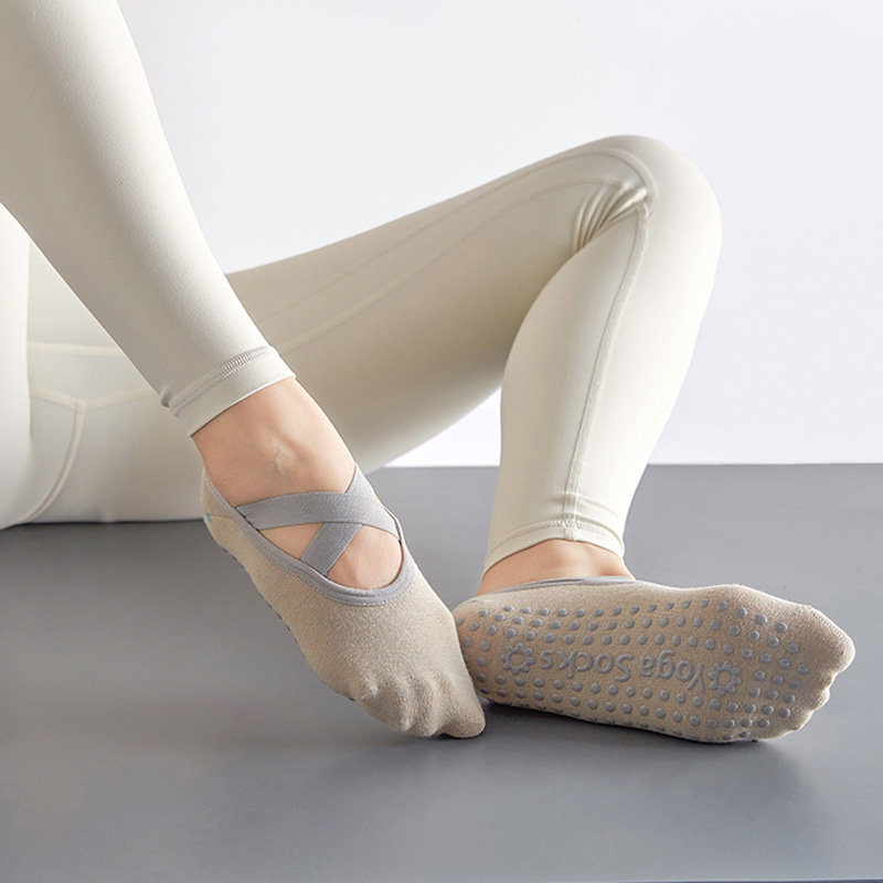Non-slip socks Toesox Elle Full Toe for yoga, pilates, dance, ballet