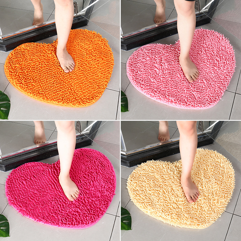 

1pc Soft Chenille Heart Shaped Door Mat - Non-slip Bath Rug For Home Decor And Super Absorbent Carpet, Kitchen Area Rugs, Laundry, Bedrooom, Shower, Indoor Mat, Bathroom Accessories
