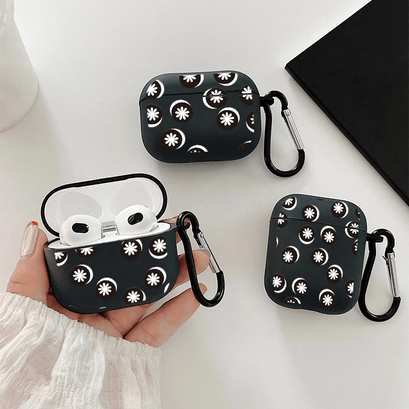 Cute black best sale airpod cases