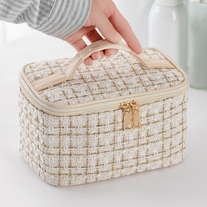 Lightweight Portable Checkered Makeup Bag, Large Capacity Multifunctional  Outdoor Travel Storage Bag, Women's Simple Fashion Versatile Casual  Toiletry Bag & Travel Essential Accessories - Temu