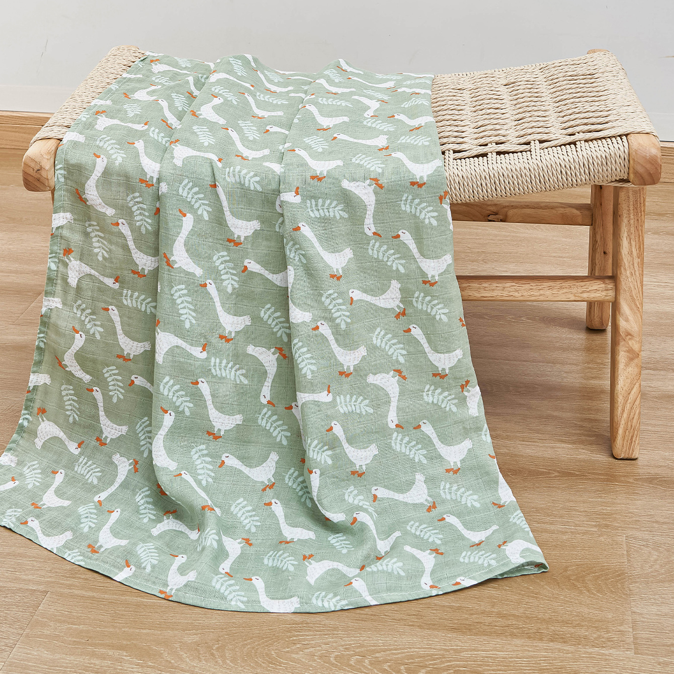 

1 Piece Of Little Duck Newborn Baby Gauze Swaddle Blanket, Suitable For Use As A Baby Wrap, Bath Towel, And Swaddle Blanket.
