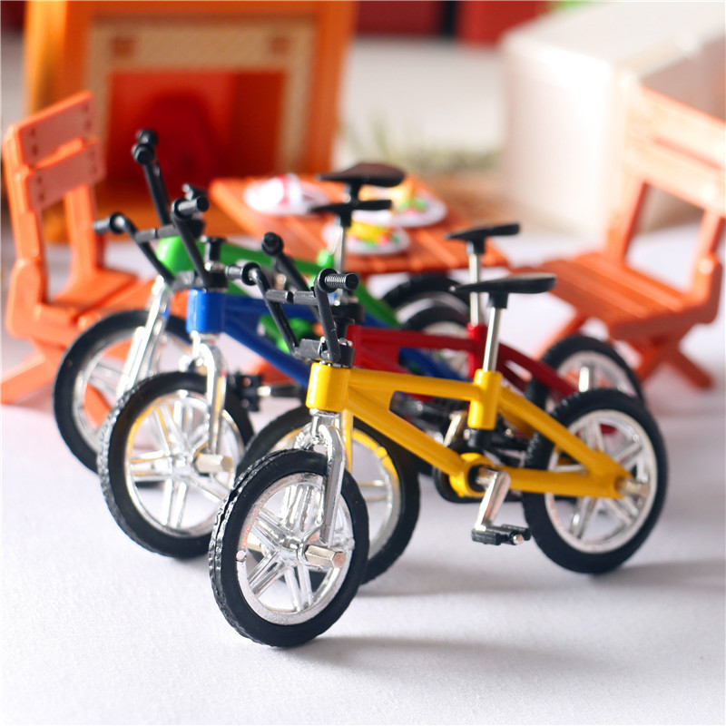 1:12 Miniature Metal Leisure Bicycle Black Bike With Fixed 