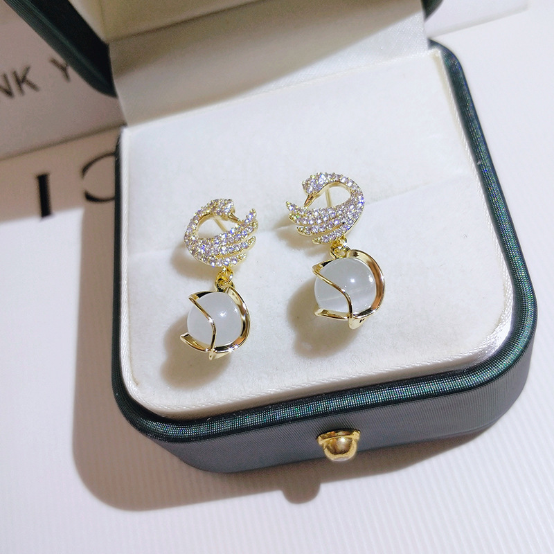 Exquisite Fashion Creative Swan Cat Eye Pendant Earrings Classic Accessories Earrings Jewelry For Girls