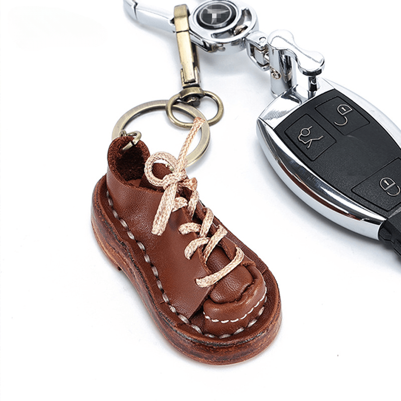 Sneaker Keychain for Car/Bike, Jordan Shoe Keychain/ Cartoon 3D Sneaker  Shoes Keychain Cute Car Key Chain Resin Charm Kids, Bag Pendant Keyring  Holder for Gift, 2 pc