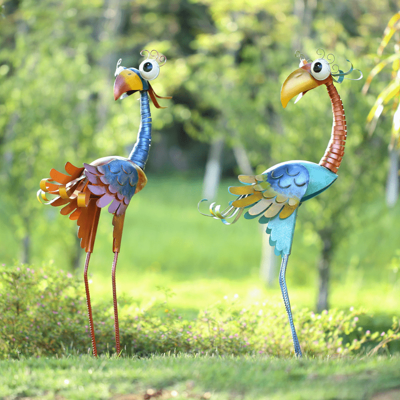 Estatua De Jardín Con Pájaros Decorativos.