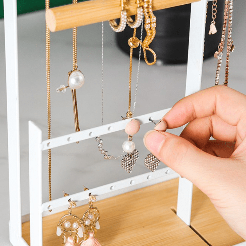 Soporte organizador de joyas soporte para collar estante de torre de  joyería de 4 niveles con caja de bandeja de anillos y agujeros ganchos –  Yaxa Colombia